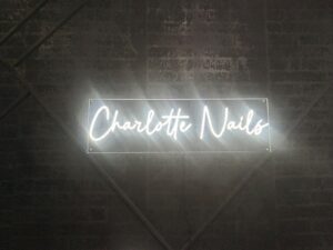 Neón Charlotte Nails